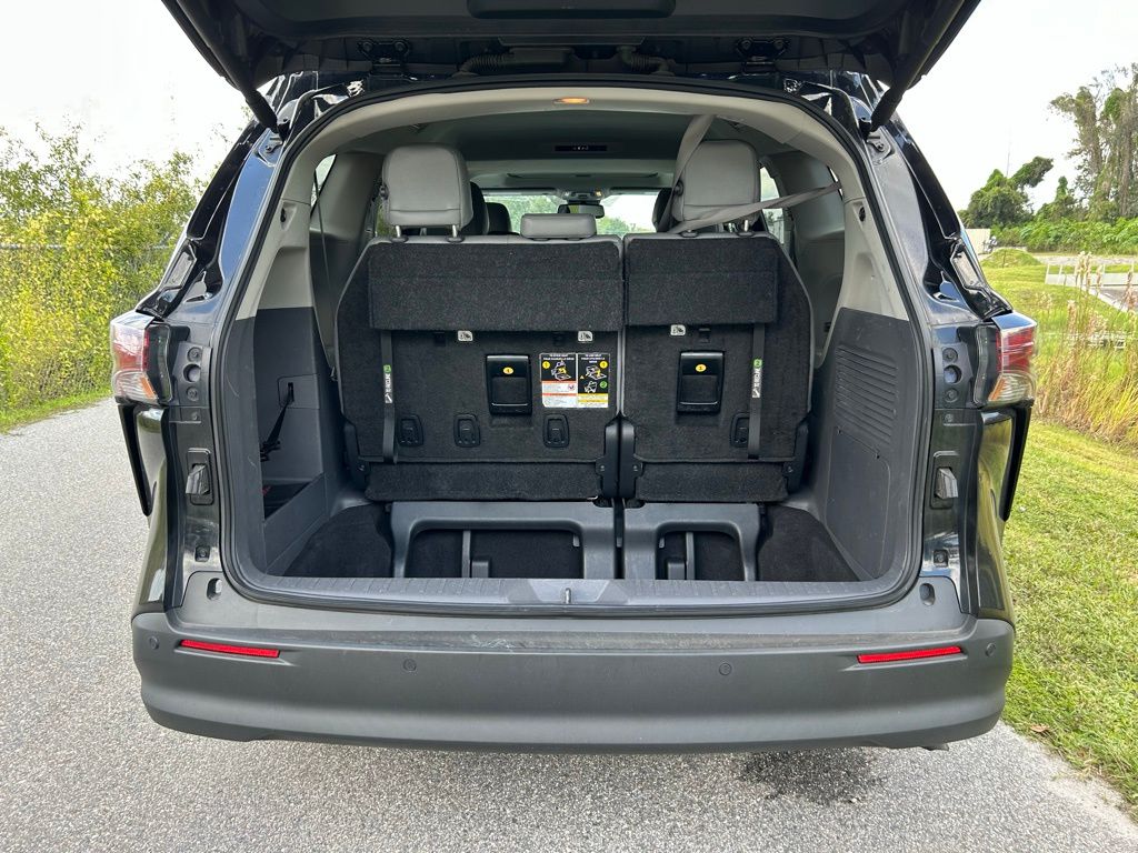 Thumbnail: 2024 Toyota Sienna - 9