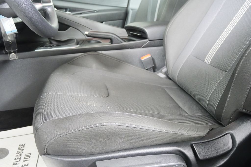 Thumbnail: 2025 Hyundai Elantra - 9