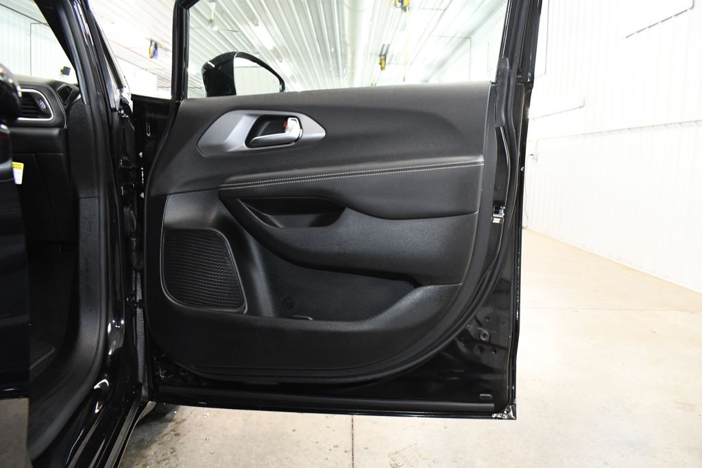 Used 2026 Black Chrysler Select image 23