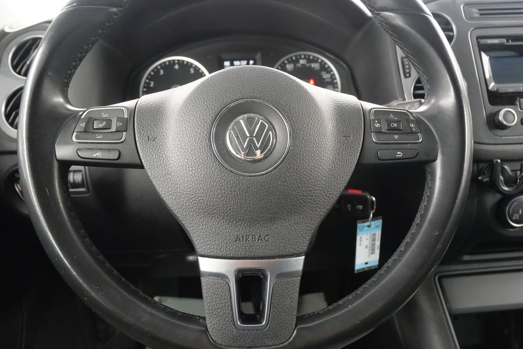 2014 Volkswagen Tiguan SE 19