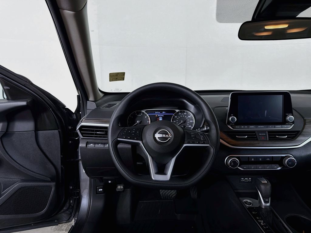 Used 2025 Nissan Altima Sedan