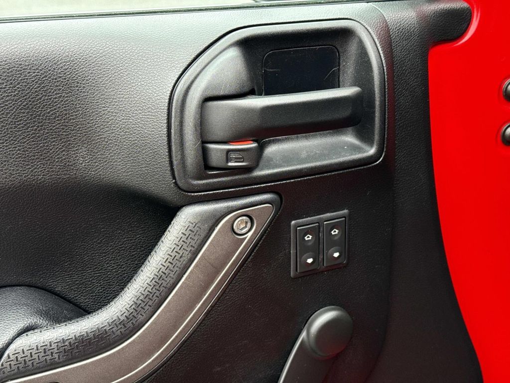 Thumbnail: 2016 Jeep Wrangler - 30