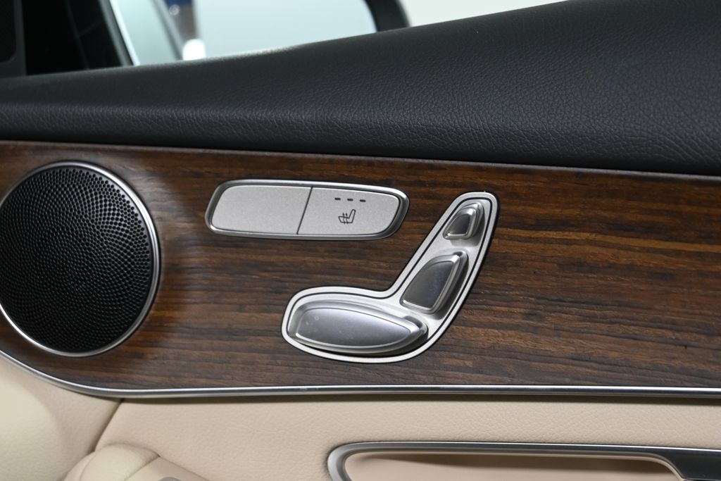 Thumbnail: 2022 Mercedes-Benz GLC - 29