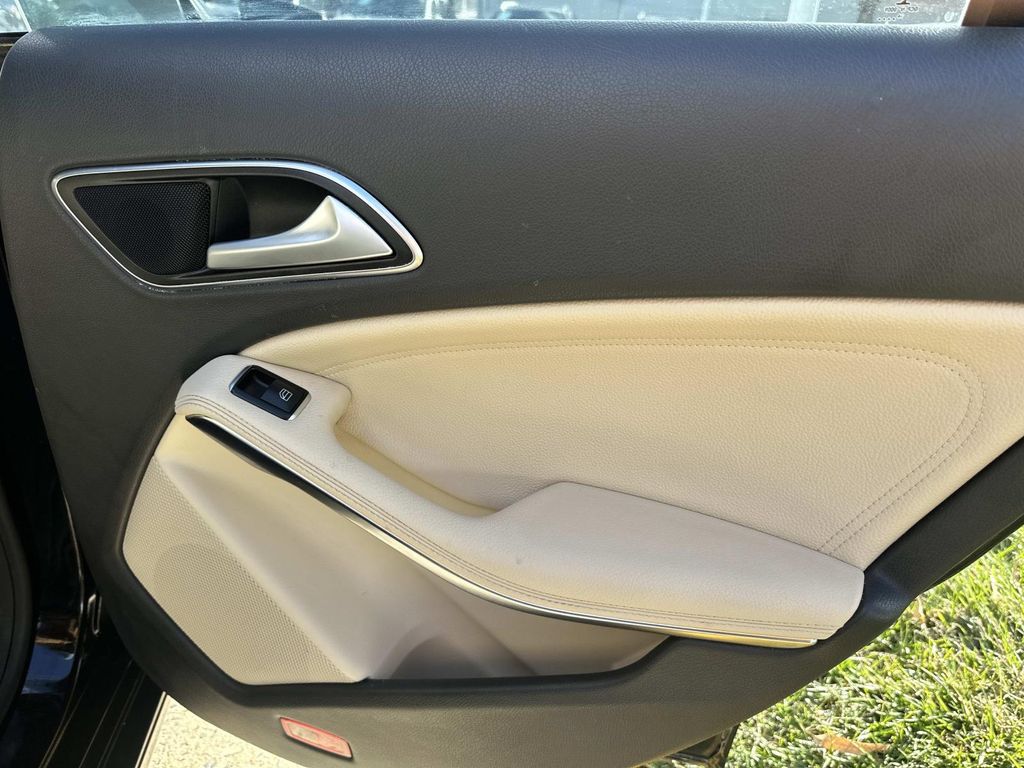 Thumbnail: 2014 Mercedes-Benz CLA - 24