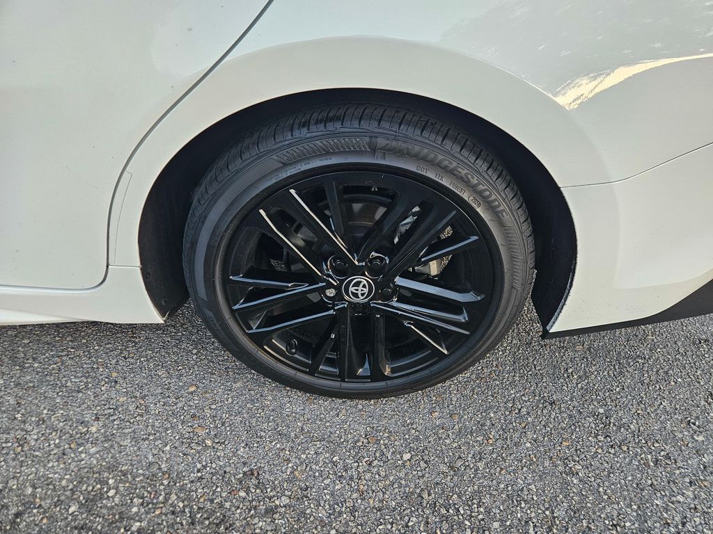 2025 Toyota Camry SE 9