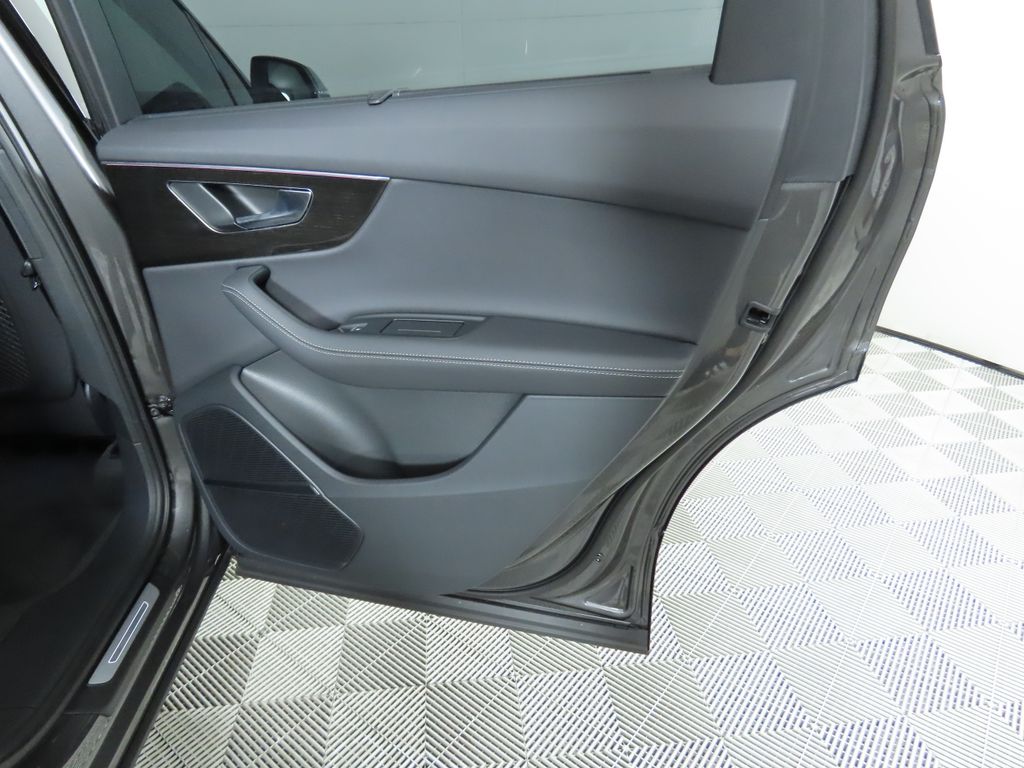 Thumbnail: 2025 Audi Q7 - 30