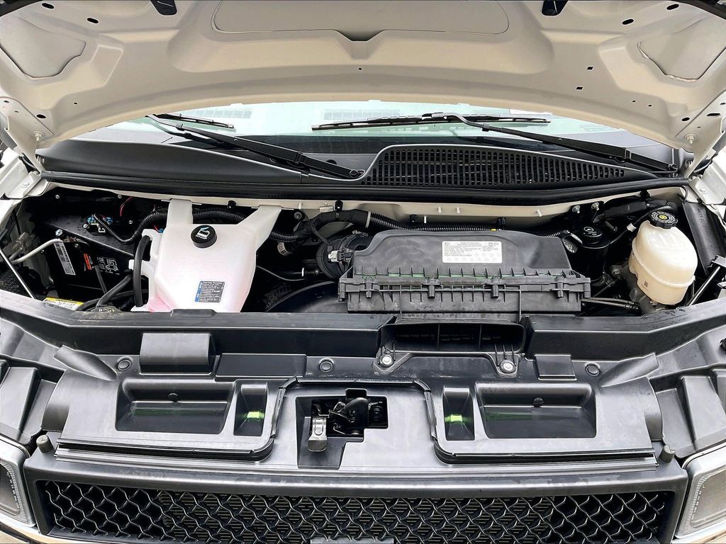 2025 Chevrolet Express 3500 — photo 28
