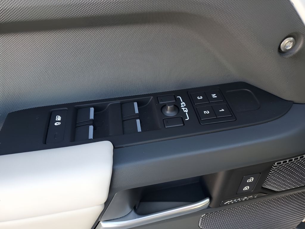 Used Car 2024 Land Rover Defender 110  X-dynamic Se For Sale Under $70,000 In Austin, Texas