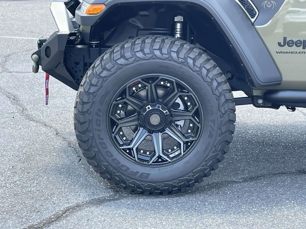 2025 Jeep Wrangler 4-Door Willys - Photo 10