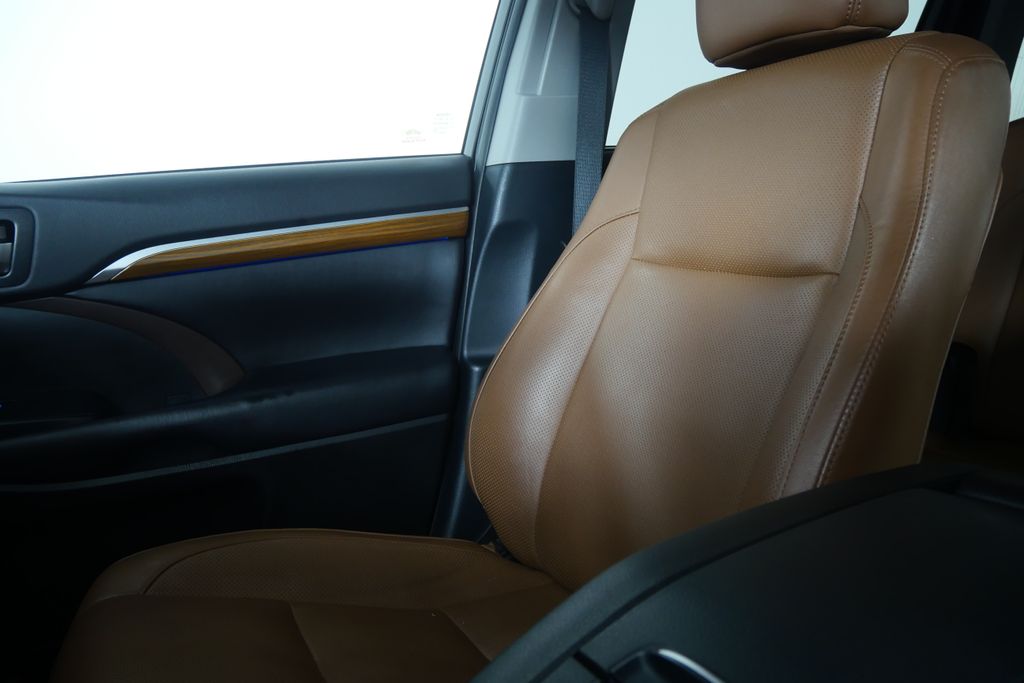 Thumbnail: 2019 Toyota Highlander - 27