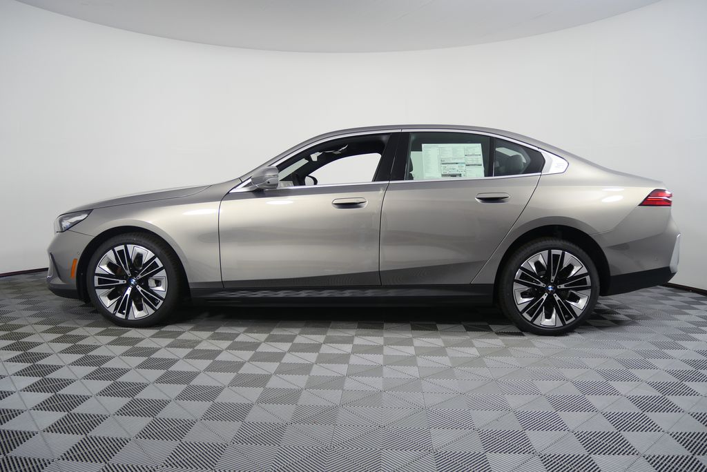 Thumbnail: 2026 BMW i5 - 6