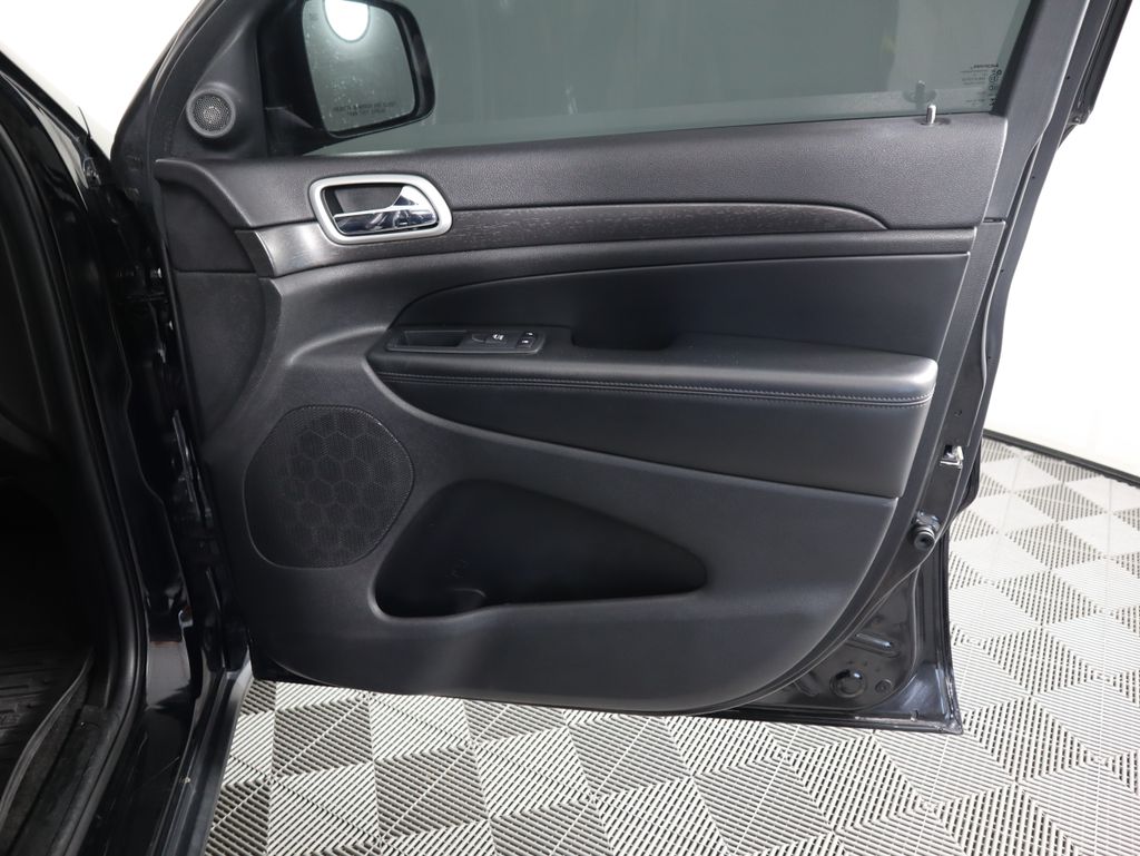 Thumbnail: 2018 Jeep Grand Cherokee - 26