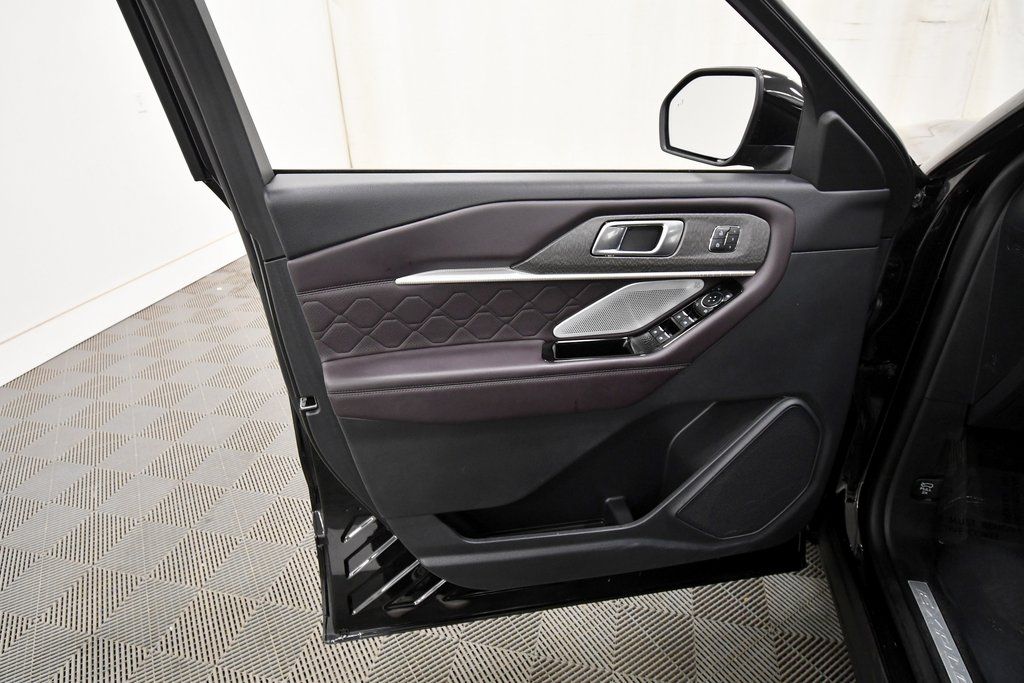 Used 2025 Ford Explorer SUV