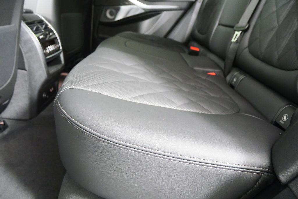 Thumbnail: 2026 BMW X5 - 16