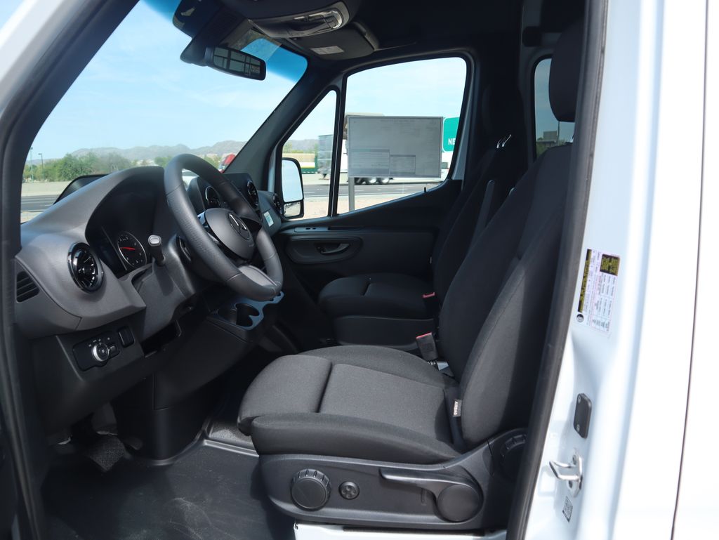 Thumbnail: 2025 Mercedes-Benz Sprinter - 10