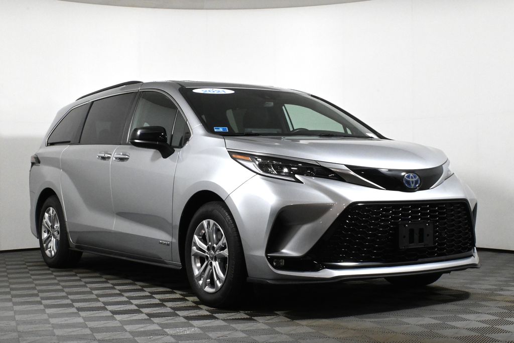 Thumbnail: 2021 Toyota Sienna - 9