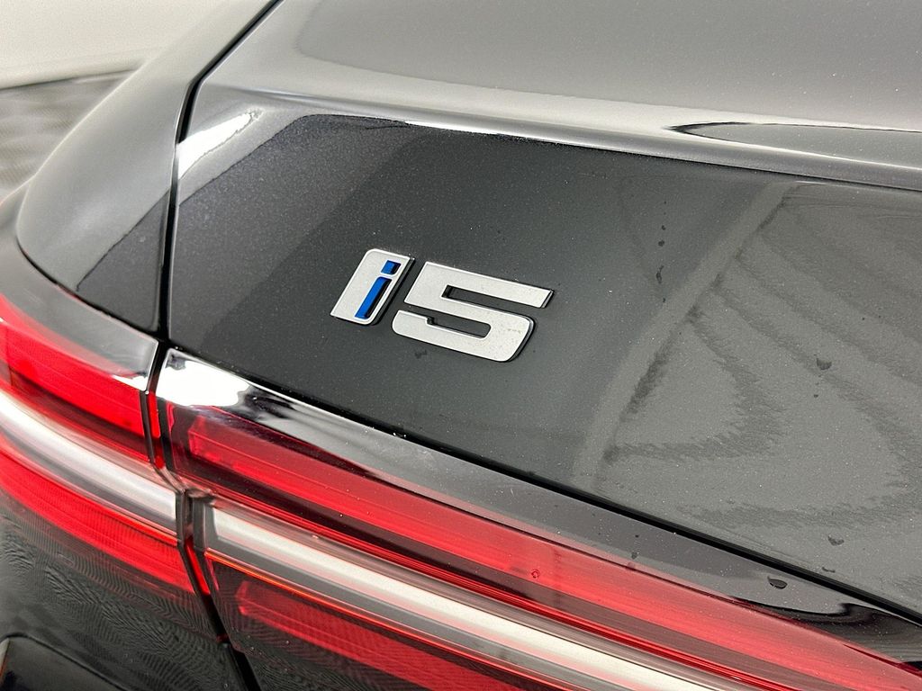 Thumbnail: 2024 BMW i5 - 22