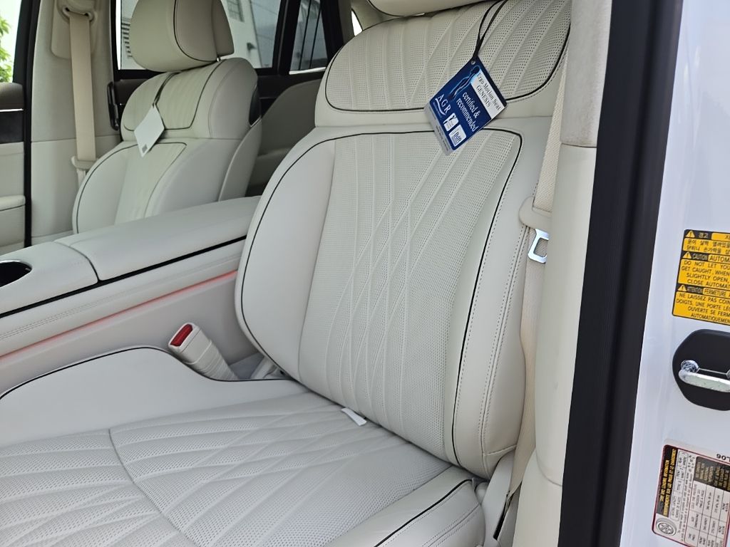 2025 Genesis G90  18