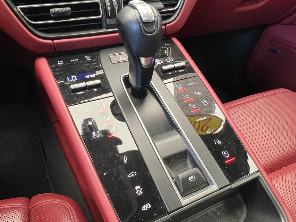 Thumbnail: 2022 Porsche Macan - 11