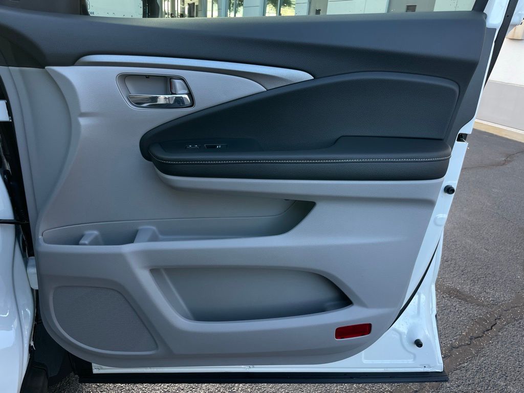 Thumbnail: 2025 Honda Ridgeline - 30