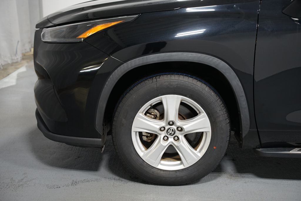 Thumbnail: 2022 Toyota Highlander - 5