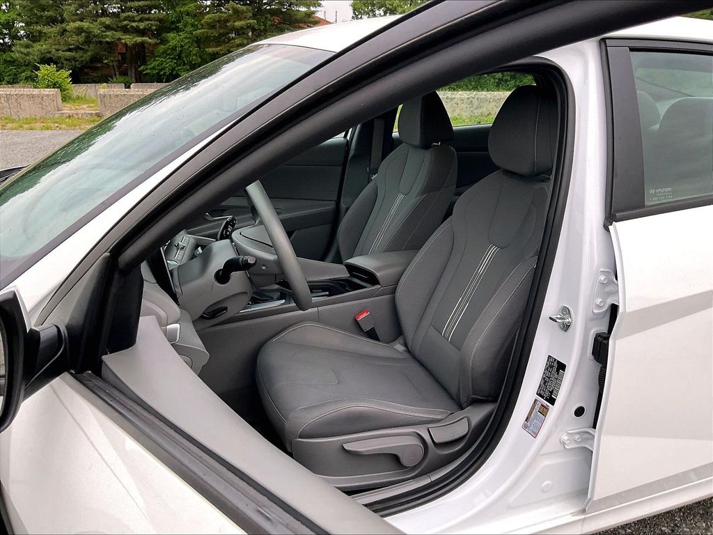2024 Hyundai Elantra — photo 10