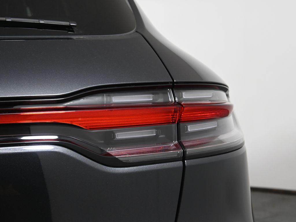 Thumbnail: 2026 Porsche Macan - 13