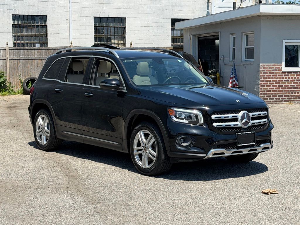 2022 Mercedes-Benz GLB GLB 250 4MATIC's photo