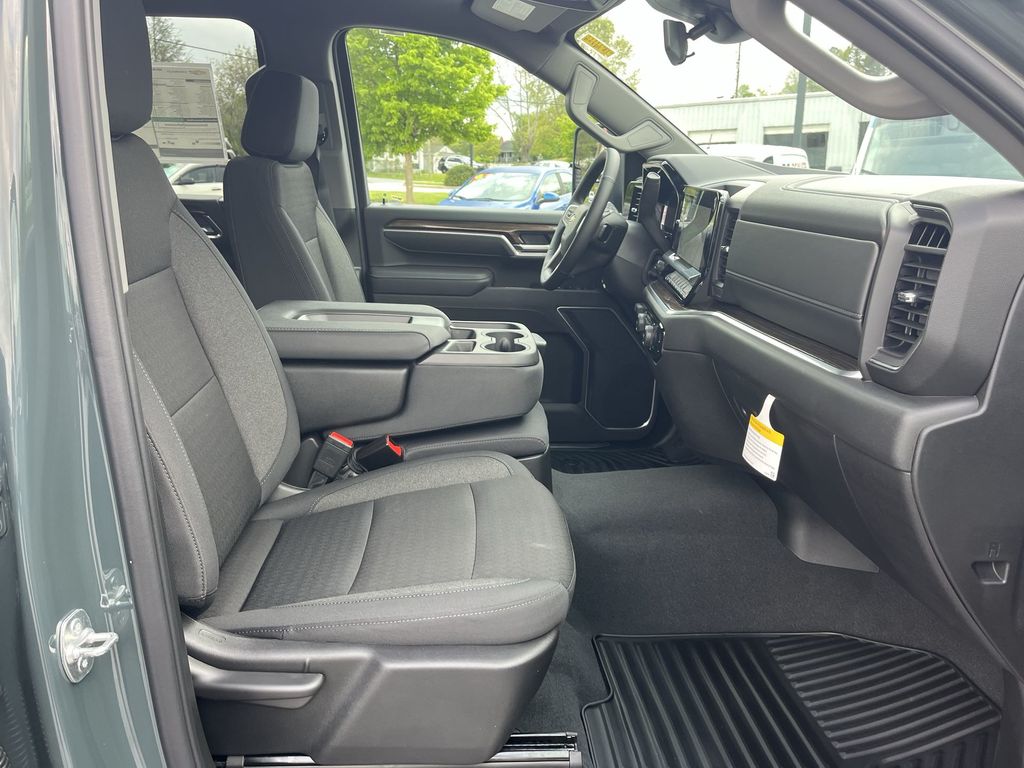 2025 Chevrolet Silverado 2500HD LT photo