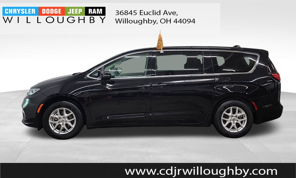 View vehicle photo 5