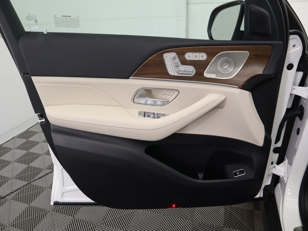 2025 Mercedes-Benz GLS 450 4MATIC 27
