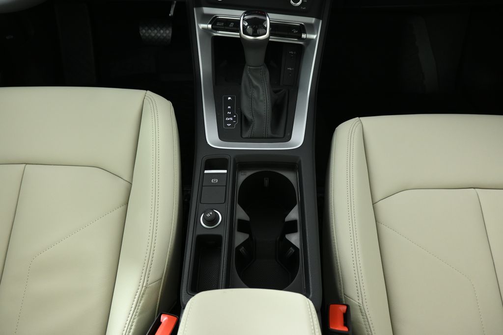 Thumbnail: 2025 Audi Q3 - 19