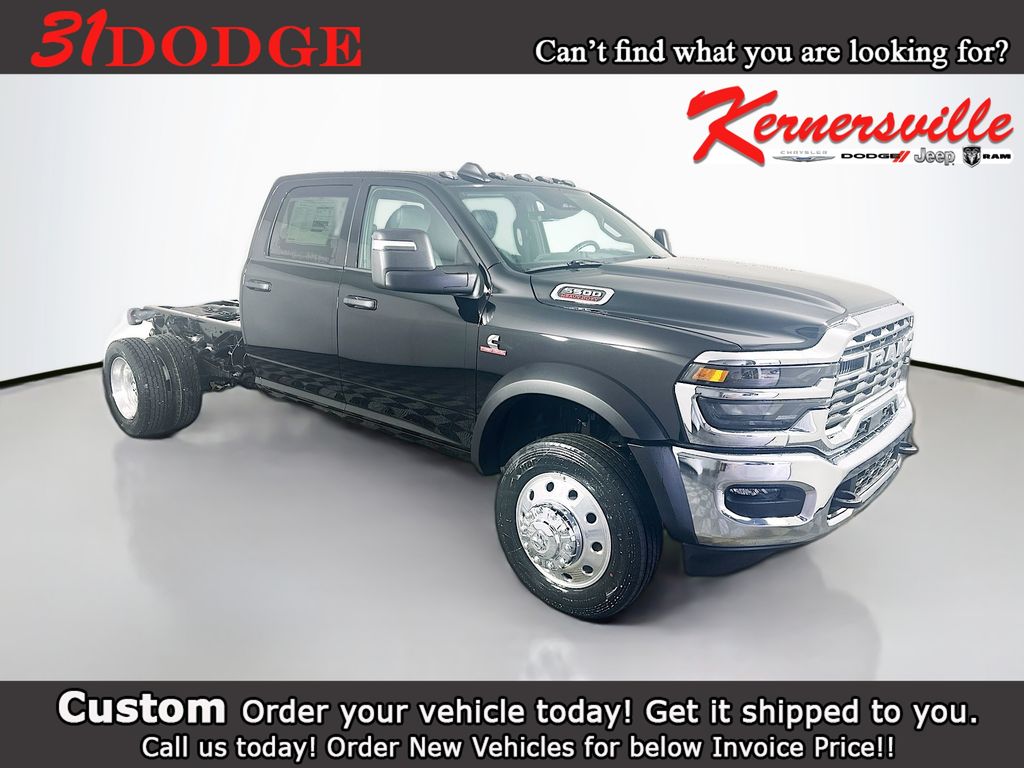 Diamond Black Crystal Pearl Coat 2026 RAM 5500 Chassis   Automatic