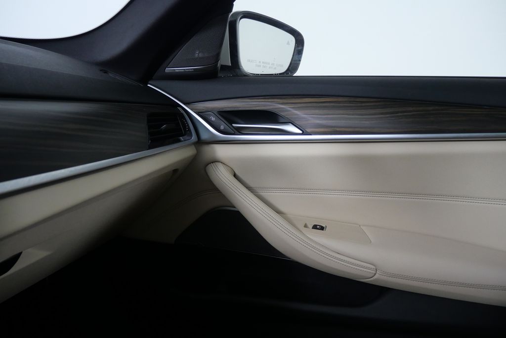 2021 BMW 5 Series 530i 28