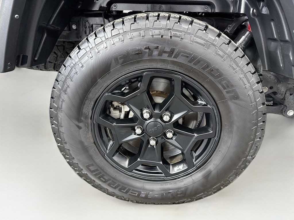 Thumbnail: 2021 Jeep Gladiator - 31