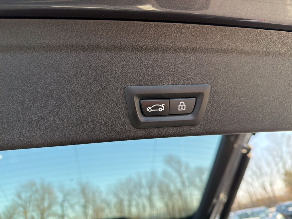 Thumbnail: 2021 BMW X6 - 23