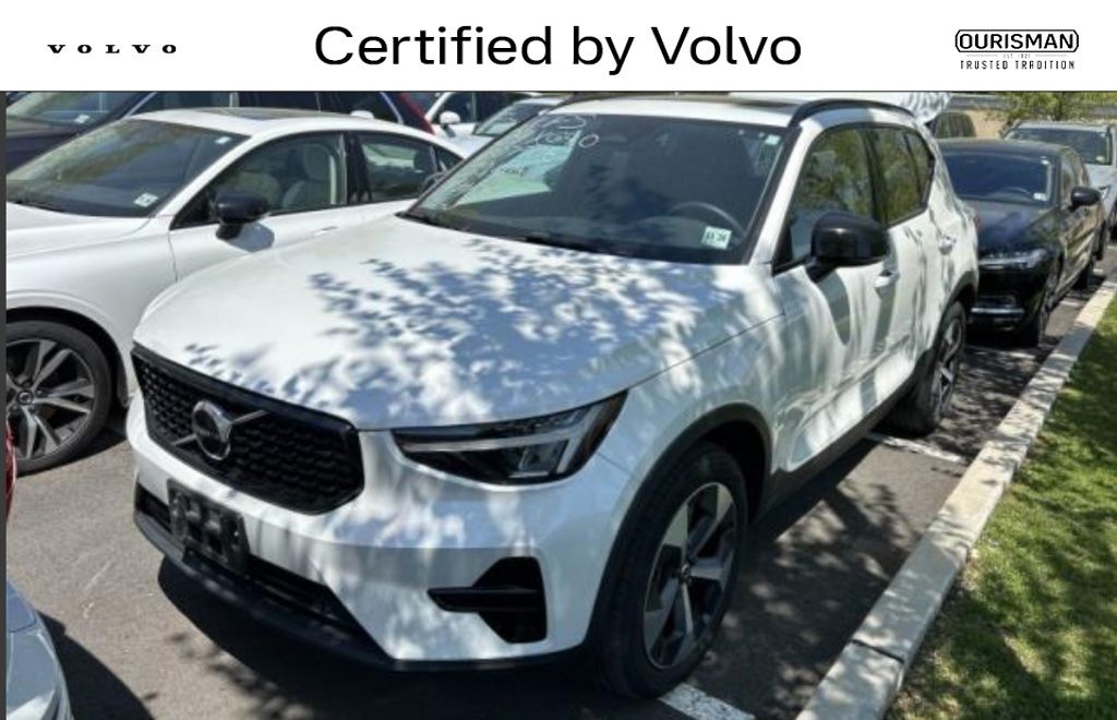 Crystal White 2024 Volvo XC40 SUV / Crossover Automatic