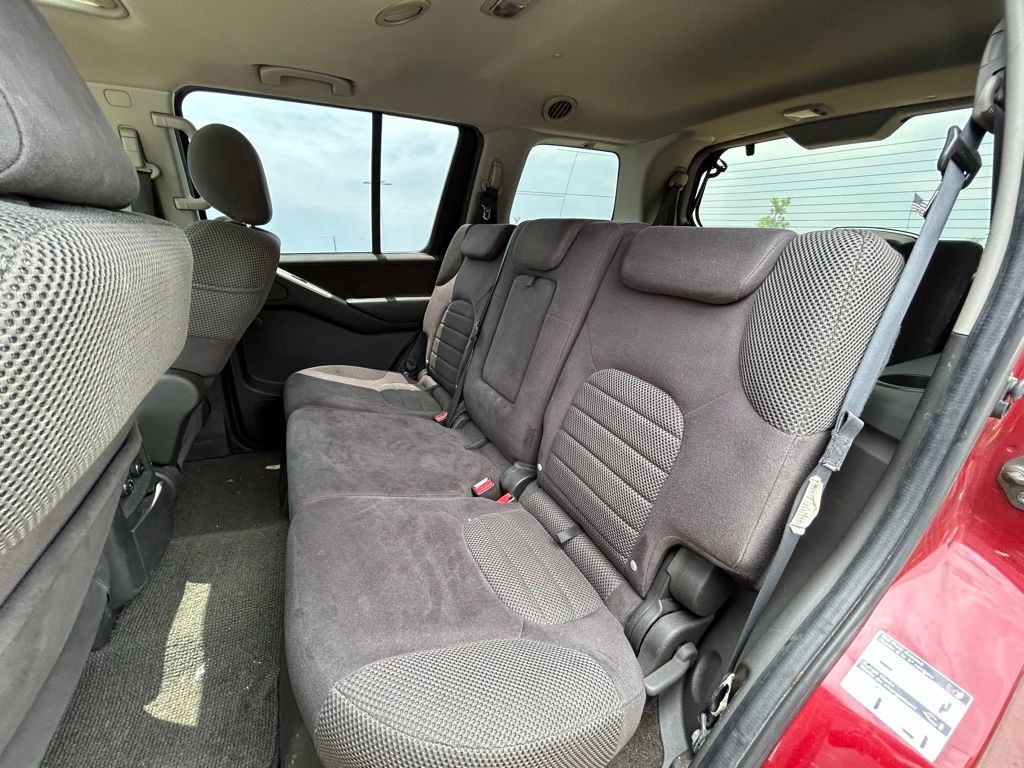 2008 Nissan Pathfinder SE 6