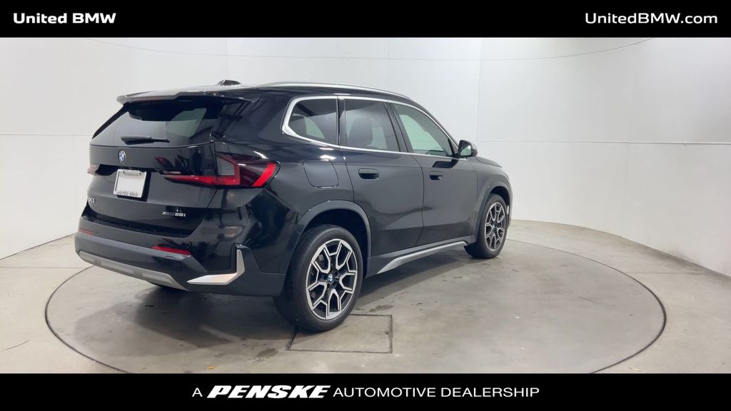 Thumbnail: 2023 BMW X1 - 8