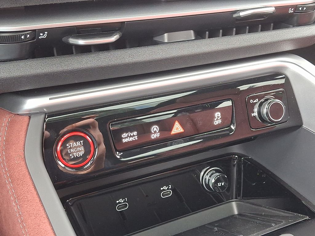 Thumbnail: 2025 Audi SQ5 - 13