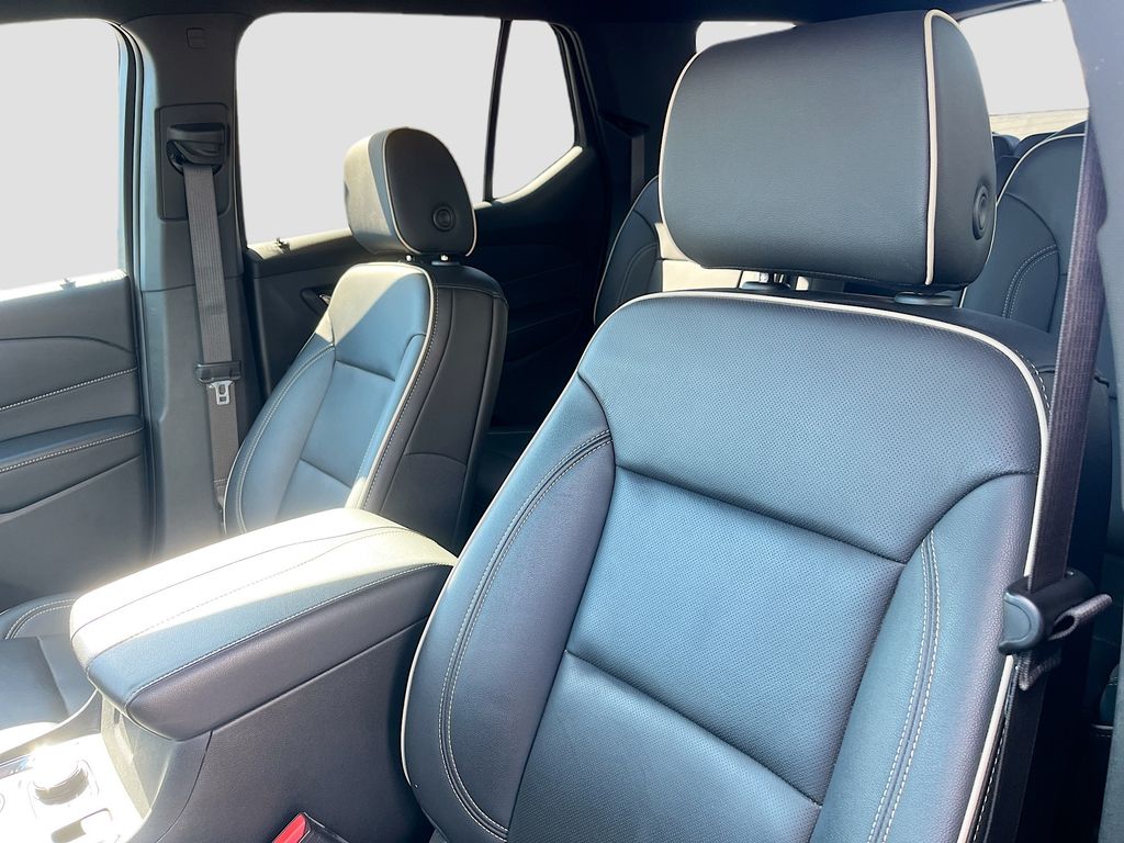 Used 2023 Red Chevrolet Premier image 22