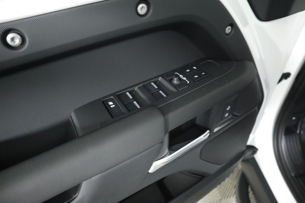 Thumbnail: 2025 Land Rover Defender - 23