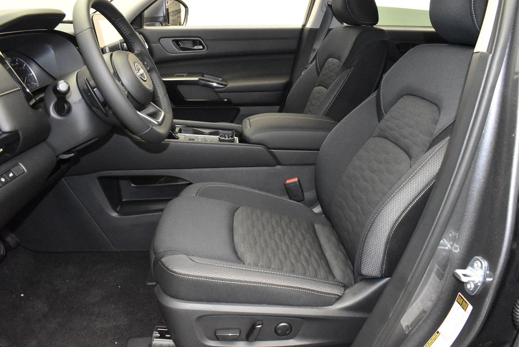 Thumbnail: 2025 Nissan Pathfinder - 11