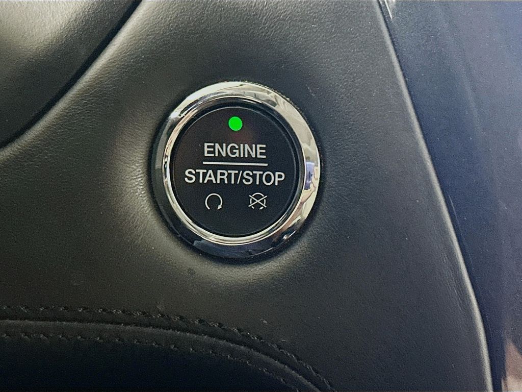 Used 2018 White Ford Platinum image 27