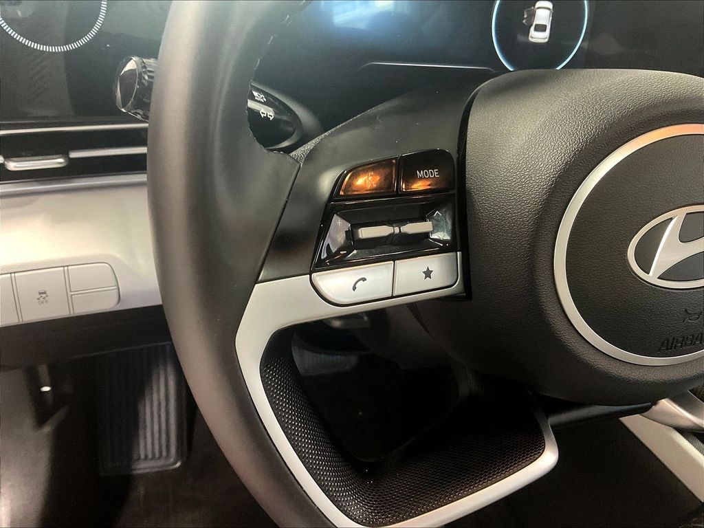 2025 Hyundai Elantra — photo 23