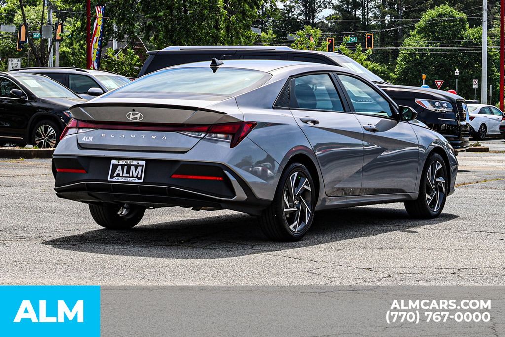 Used 2025 Silver Hyundai SEL Sport image 6