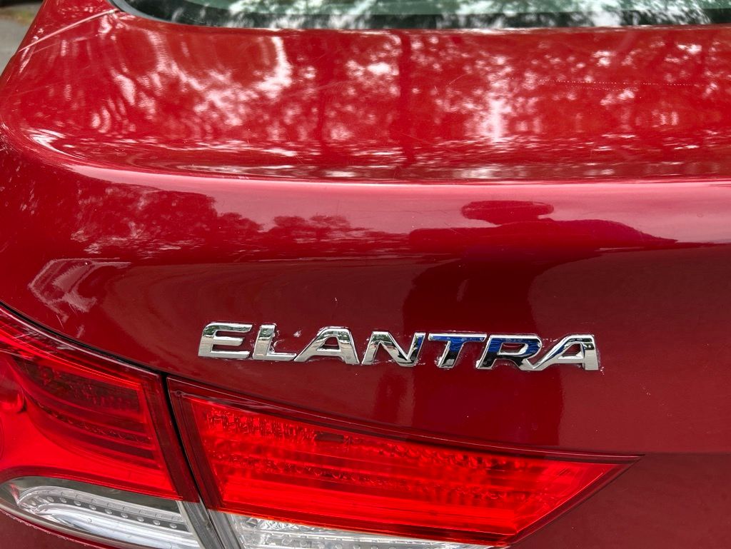 Used 2012 Red Hyundai GLS image 9