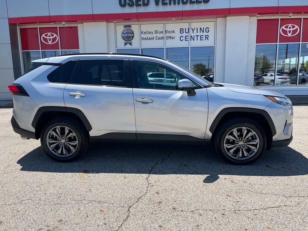2022 Toyota RAV4 Hybrid XLE Premium photo