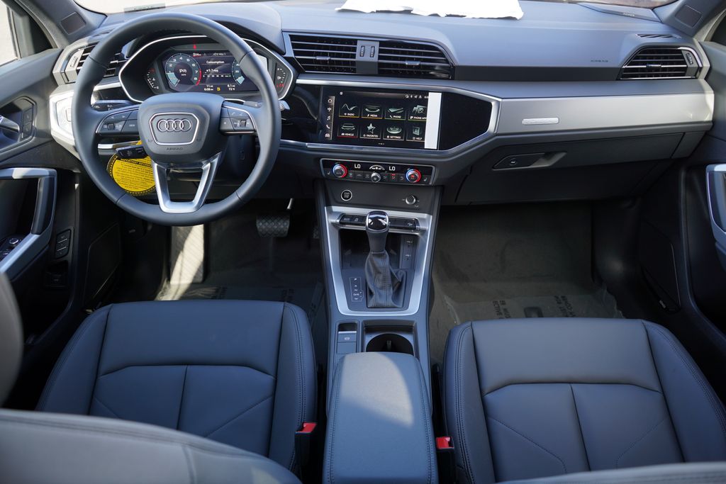 Thumbnail: 2025 Audi Q3 - 8