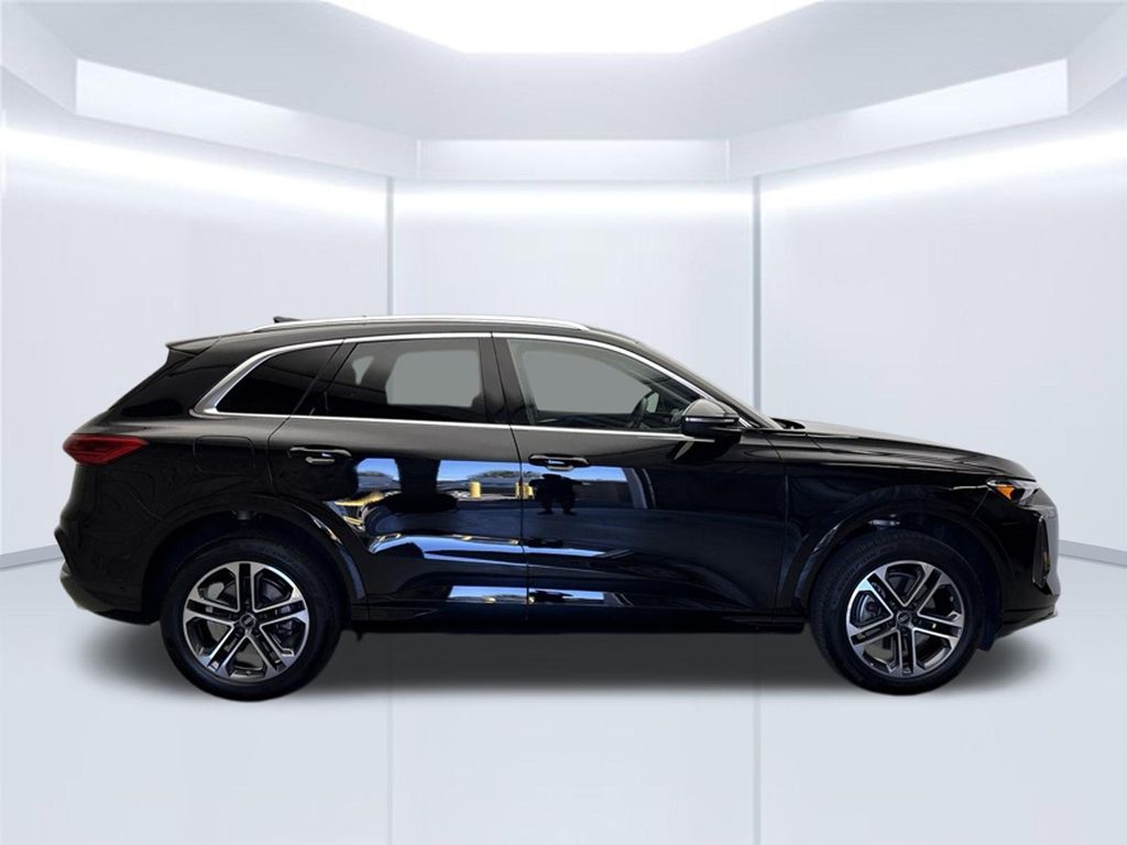 Thumbnail: 2025 Audi Q5 - 9